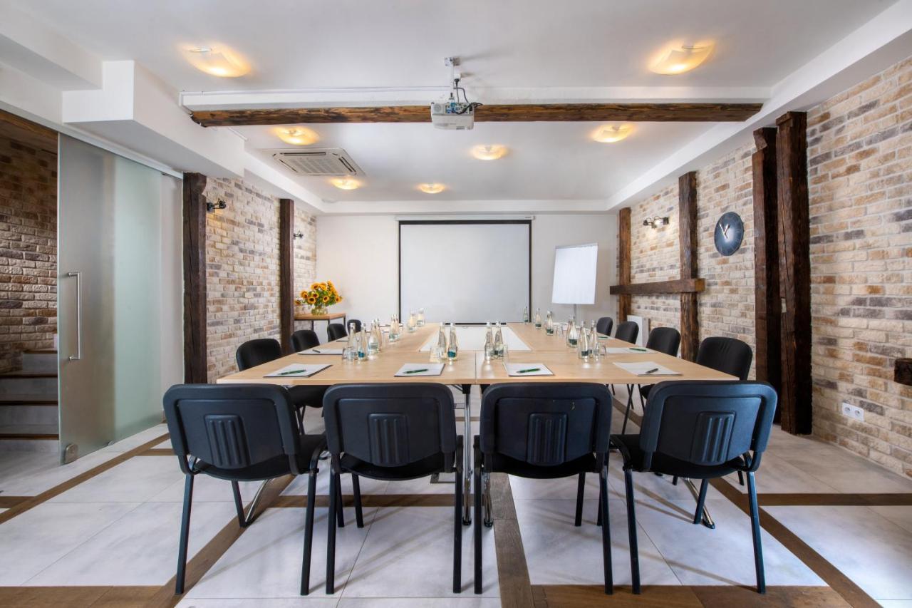 Plaza Boutique Hotel 4*